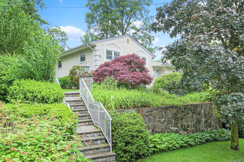 14 Kenneth Rd, White Plains, NY 10605