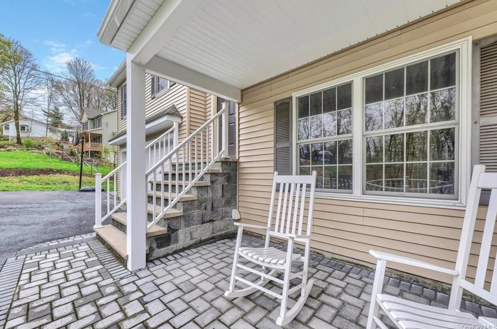 21 Oakcrest Dr, Goshen, NY 10924-1303