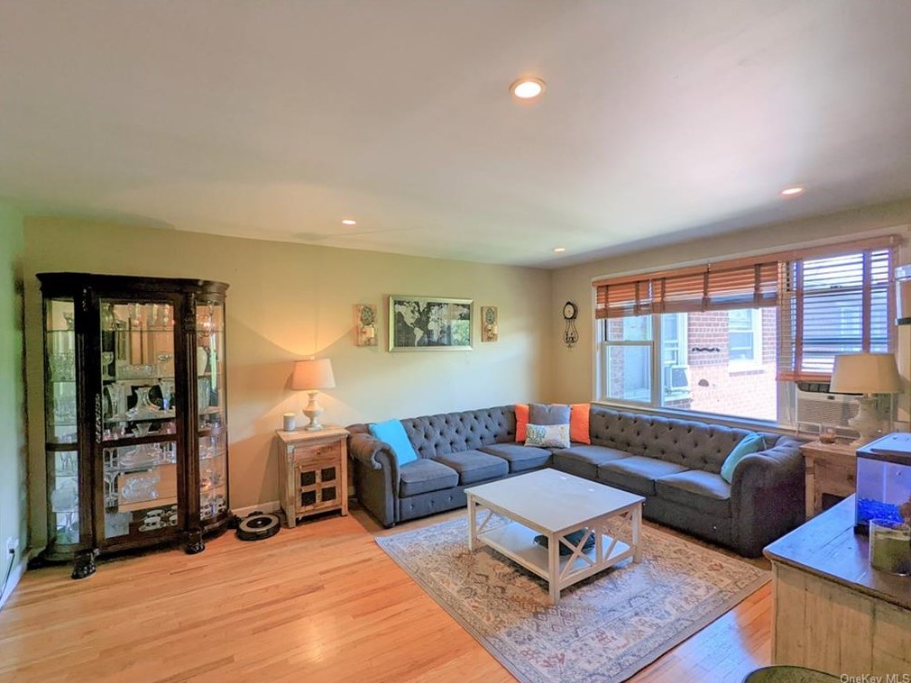 223 Schrade Rd #2c, Briarcliff, NY 10510