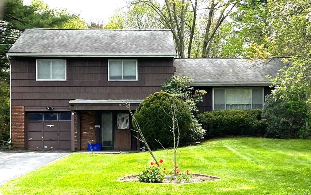 6 Fairlawn Pkwy, Rye Brook, NY 10573