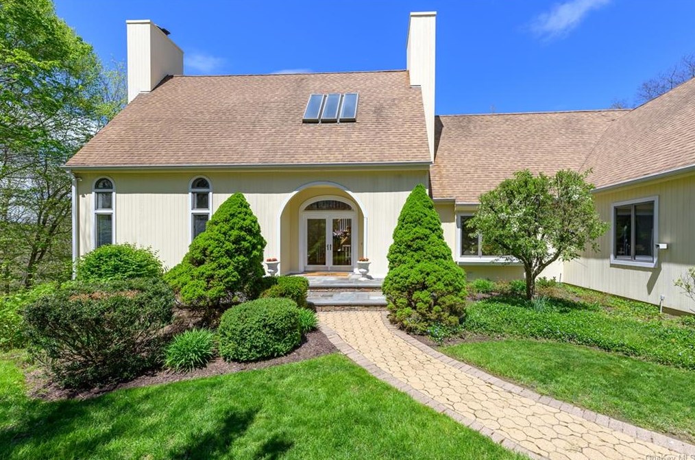 21 Five Ponds Dr, Waccabuc, NY 10597-1031