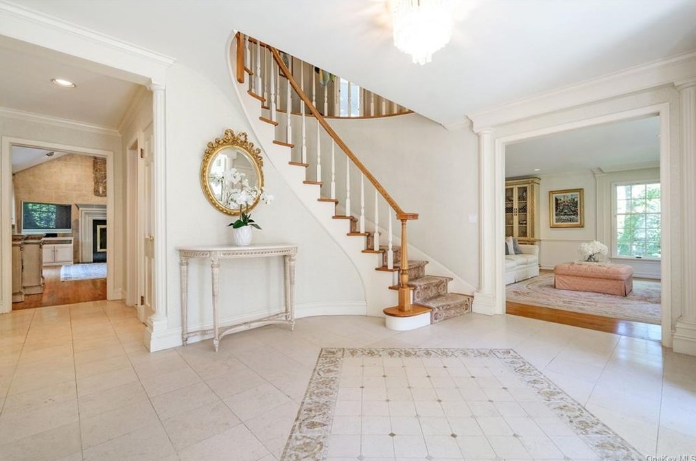 225 Heathcote Rd, Scarsdale, NY 10583