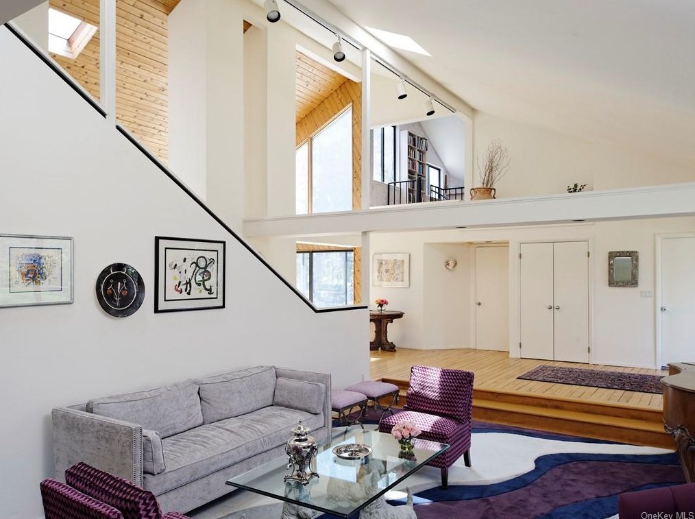 11 Norman Dr, Rye, NY 10580-2251