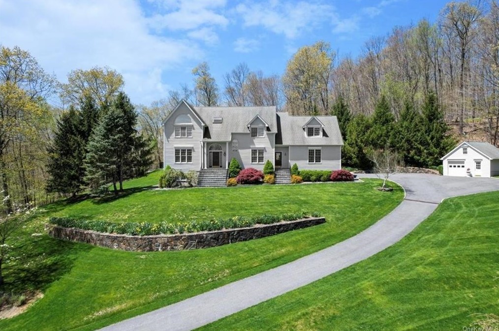 25 Gail Ct, Kent Lakes, NY 10512