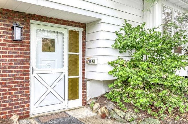 58 Briarcliff Dr, Chestnut Ridge, NY 10952-2555