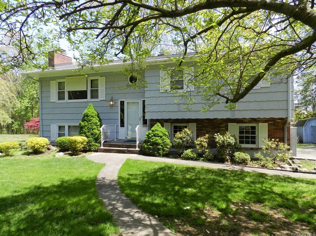 96 Hawk St, Chestnut Ridge, NY 10977-6104