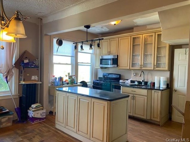 96 Frederic St, Yonkers, NY 10703-2277
