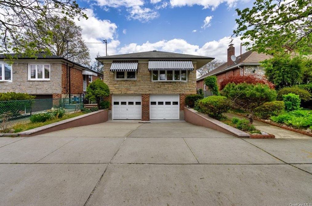 50-35 210th St, Flushing, NY 11364-2447