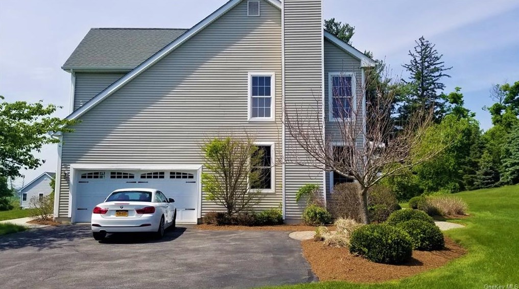 66 Mansion Ridge Blvd, Monroe, NY 10950-5572