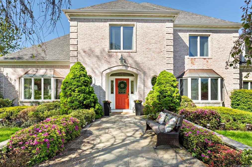 15 Mount Holly Dr, Rye, NY 10580-1858