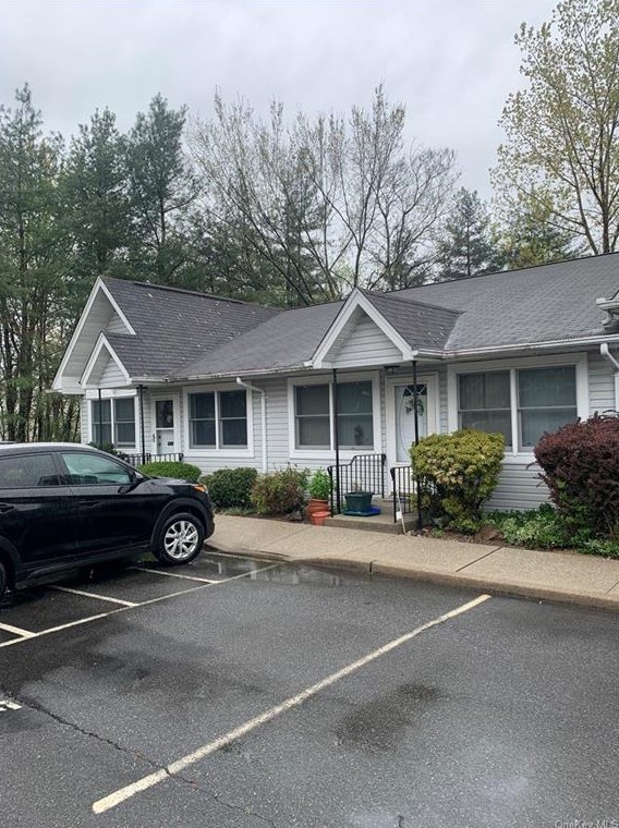 218 Hubert Humphrey Dr, Chestnut Ridge, NY 10977-6728