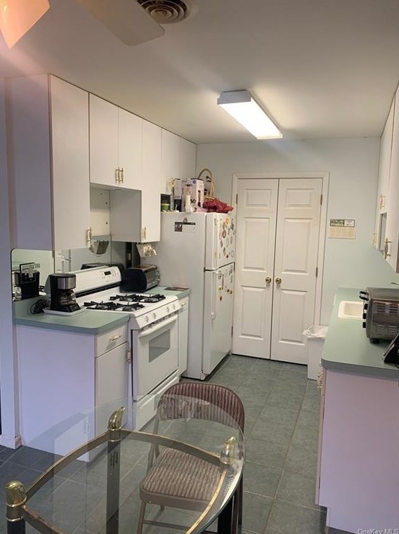 218 Hubert Humphrey Dr, Chestnut Ridge NY  10977-6720 exterior