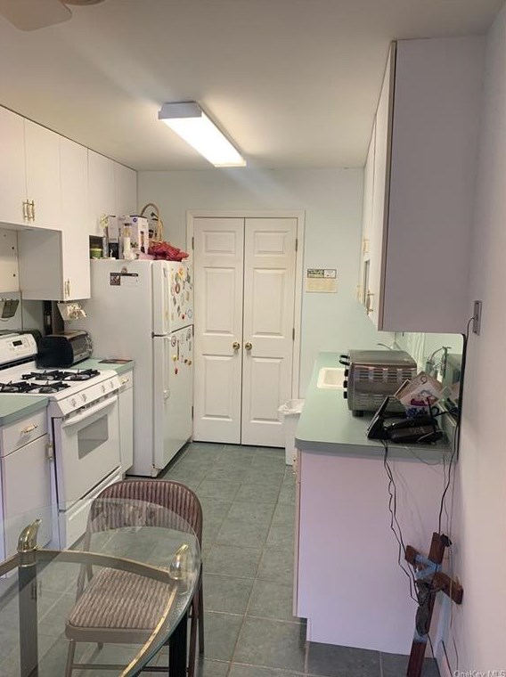 218 Hubert Humphrey Dr, Chestnut Ridge NY  10977-6720 exterior