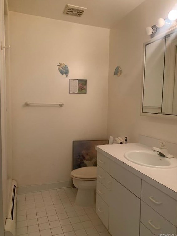 218 Hubert Humphrey Dr, Chestnut Ridge NY  10977-6720 exterior