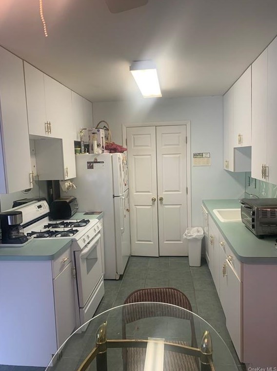 218 Hubert Humphrey Dr, Chestnut Ridge NY  10977-6728 exterior