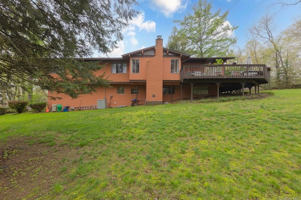 20 Chestnut Dr, Mount Ivy, NY 10970-2819