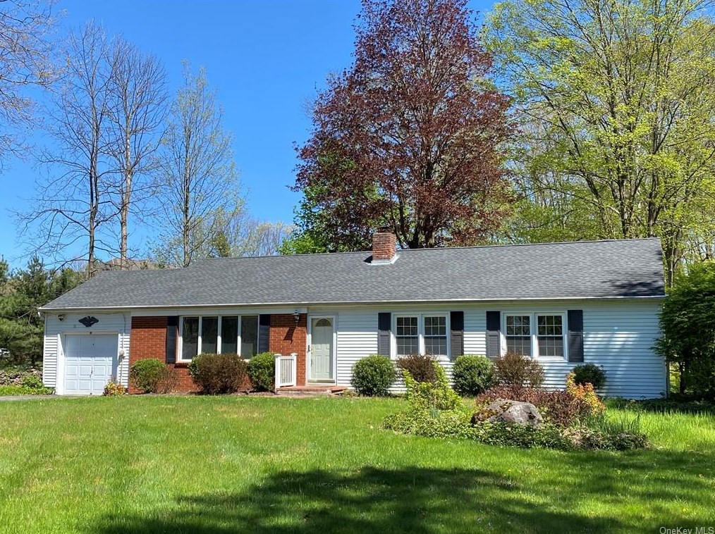 41 Creekside Rd, East Fishkill, NY 12533-6049