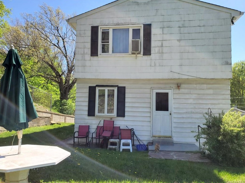 111 Larter Ave, Newburgh, NY 12550-4134