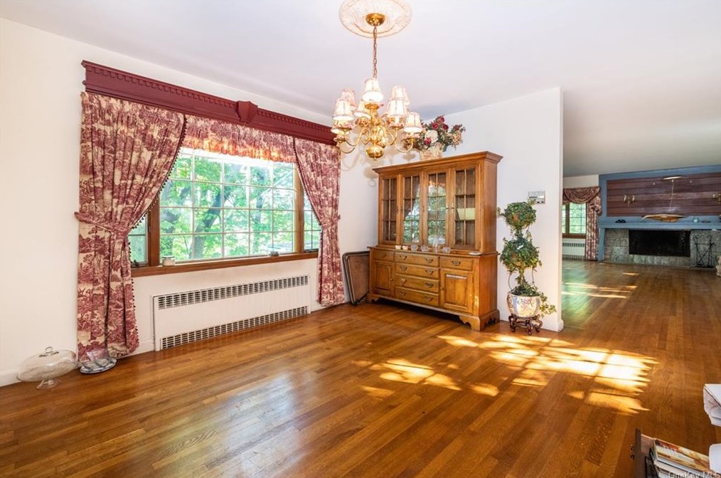 35 Abbey Pl, Yonkers NY 10701-1715 exterior