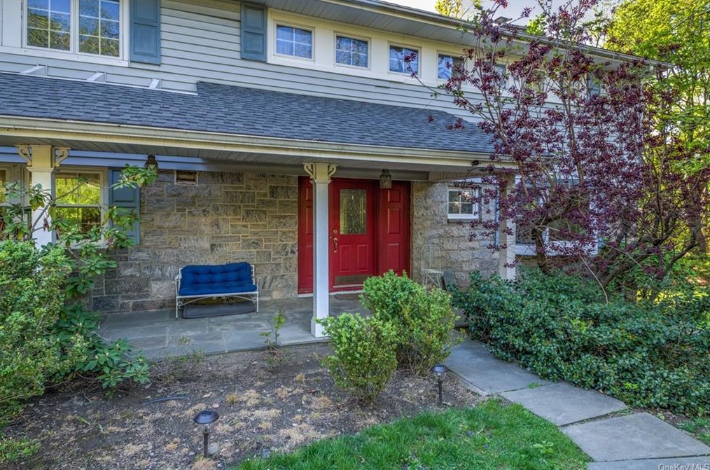 35 Abbey Pl, Yonkers, NY 10701-1715
