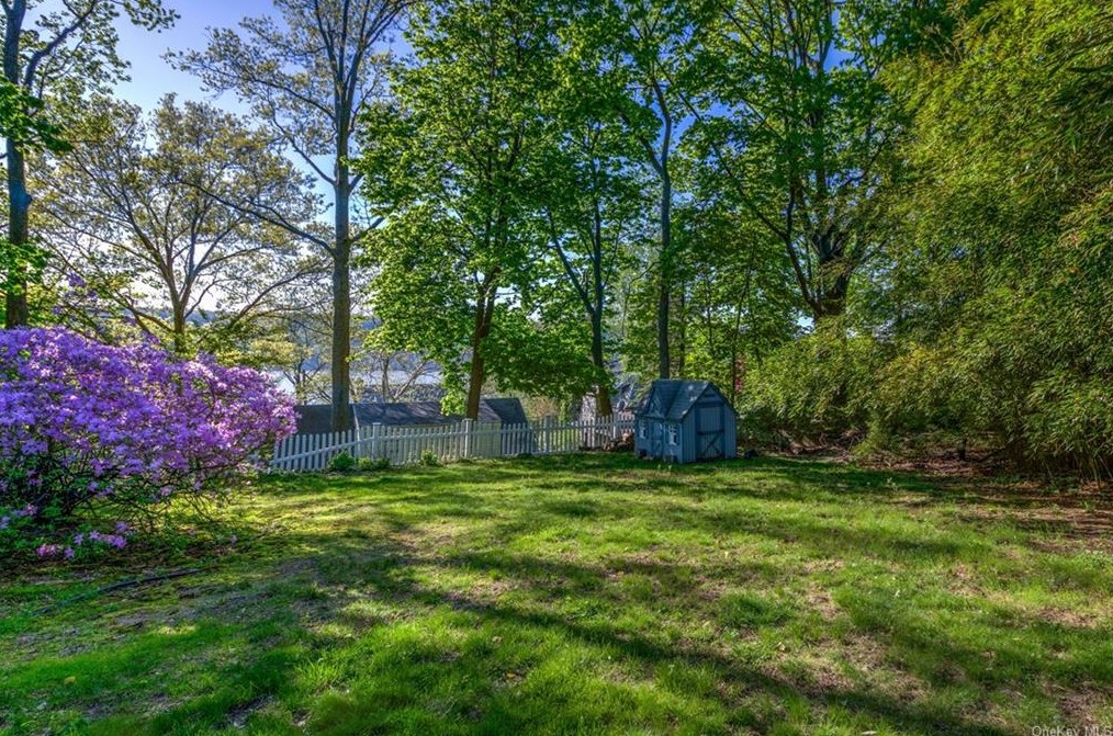 35 Abbey Pl, Yonkers NY 10701-1715 exterior