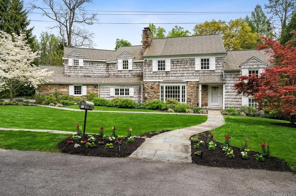 65 Griffen Ave, Scarsdale, NY 10583