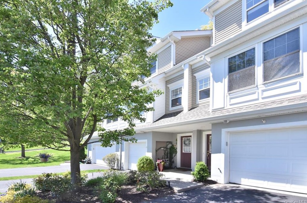 139 Underhill Ln, Peekskill, NY 10566-6926