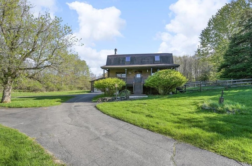 68 Shadblow Ln, Clinton Crn, NY 12514-2832