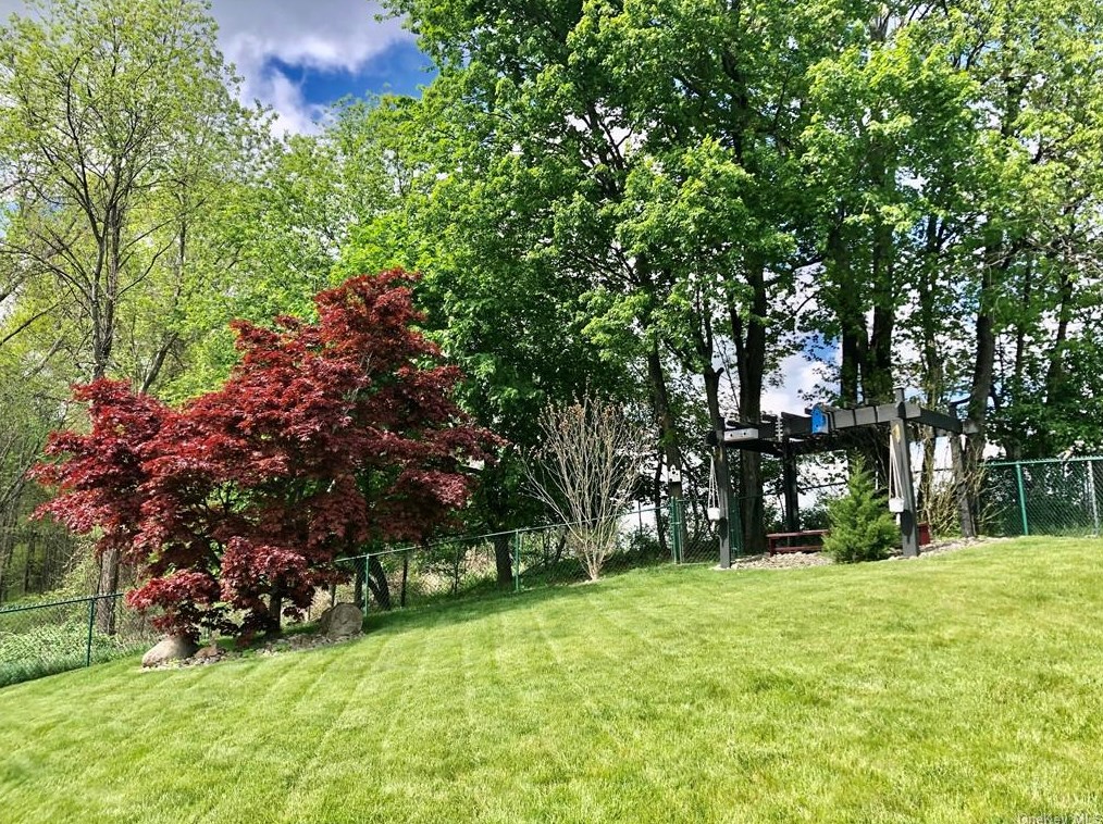 9 Silo Dr, Walden NY  12586-3413 exterior