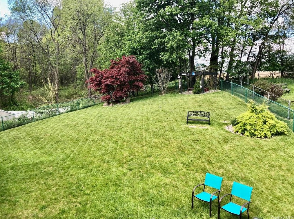 9 Silo Dr, Walden NY  12586-3413 exterior