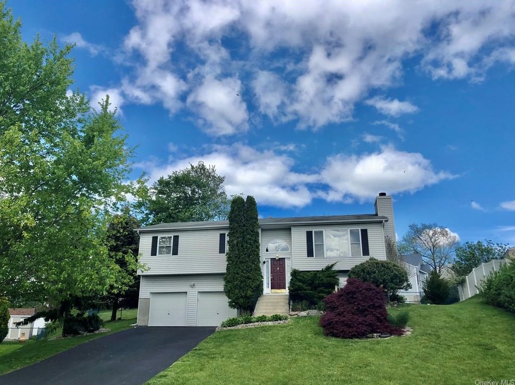 9 Silo Dr, Walden, NY 12586-3413