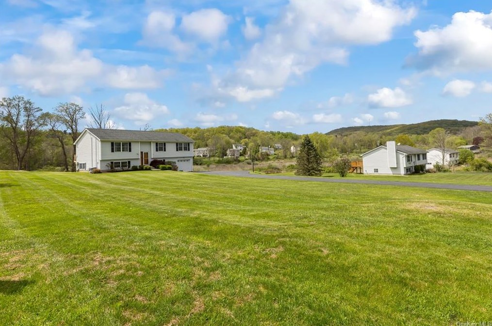 3 Brickhouse Rd, Patterson, NY 12563