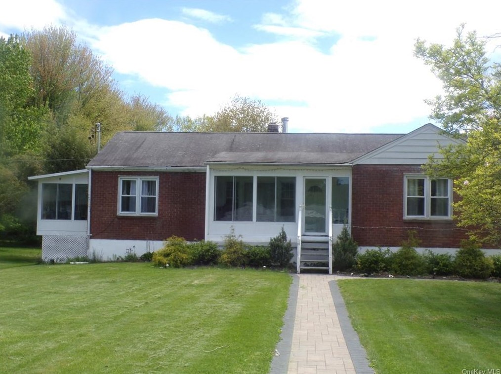 10 Margaret Pl, Newburgh, NY 12553-7618