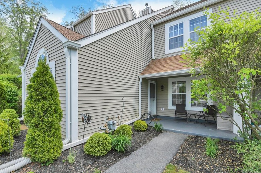 244 Maple Brook Ct, Yorktown Hgts, NY 10598