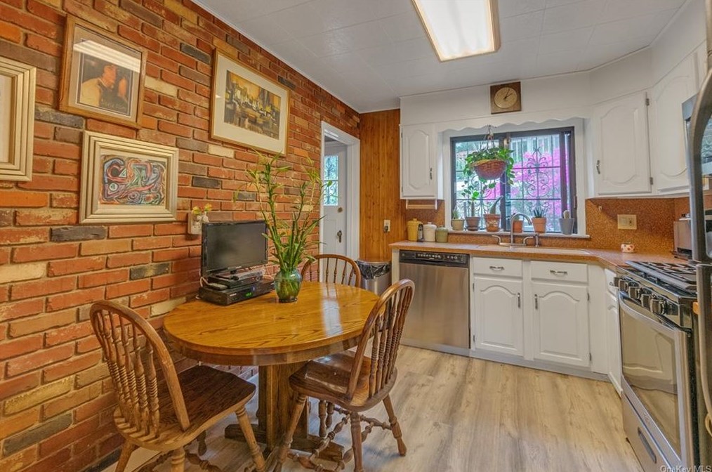 25 Cliffside Dr, Yonkers NY 10710-3140 exterior