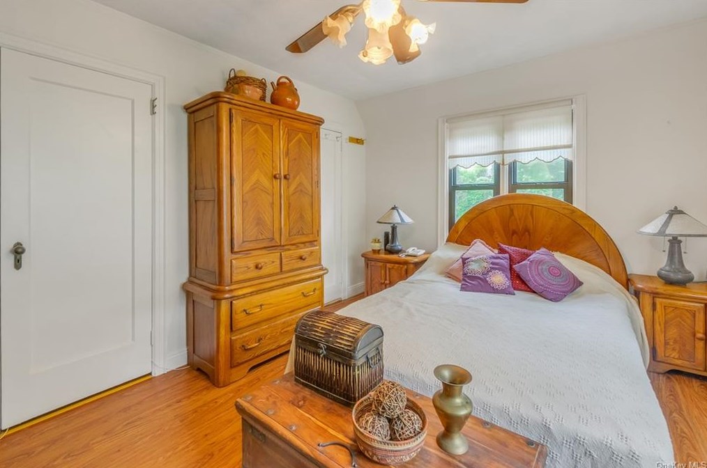 25 Cliffside Dr, Yonkers NY 10710-3140 exterior