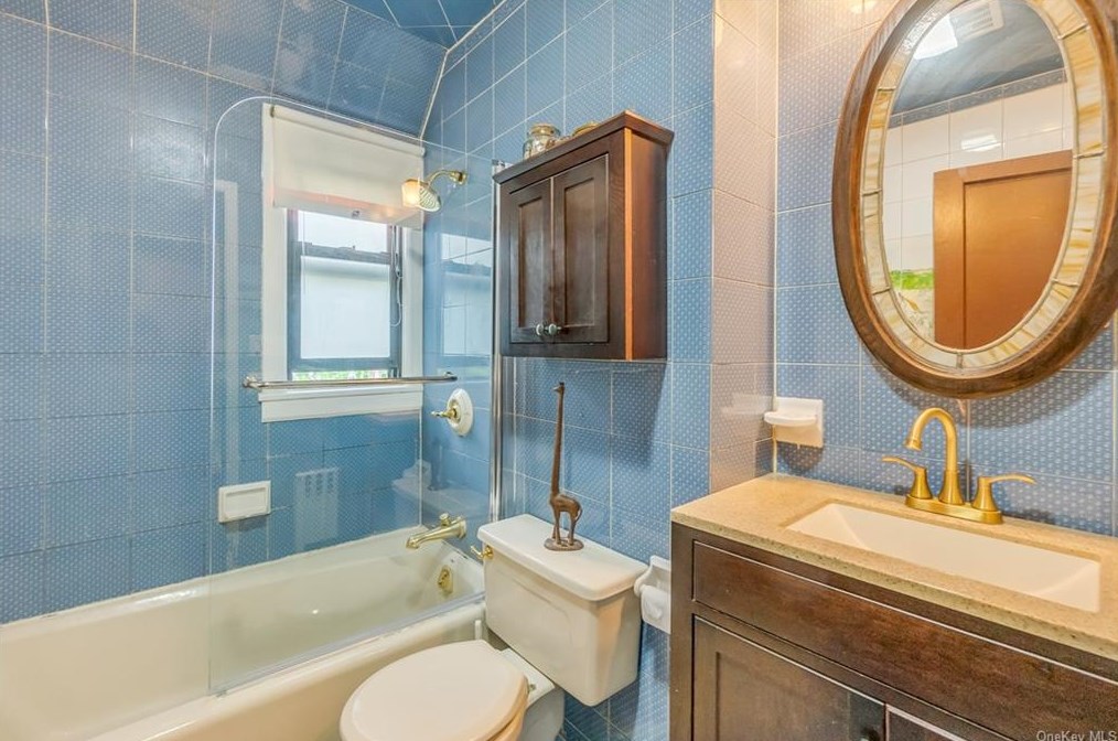 25 Cliffside Dr, Yonkers NY 10710-3140 exterior