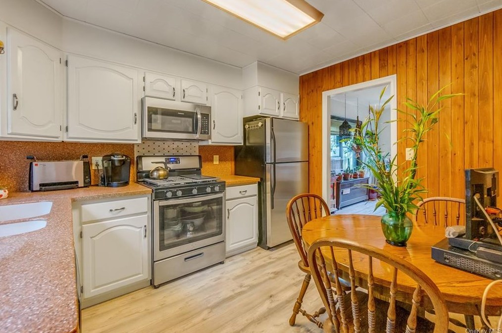 25 Cliffside Dr, Yonkers NY 10710-3140 exterior