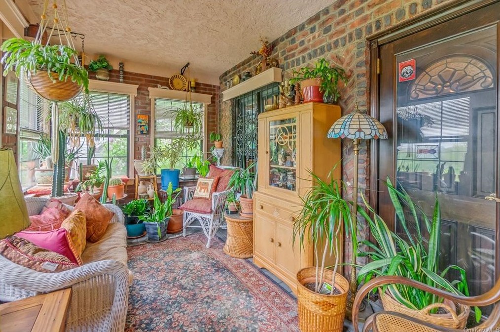 25 Cliffside Dr, Yonkers NY 10710-3140 exterior