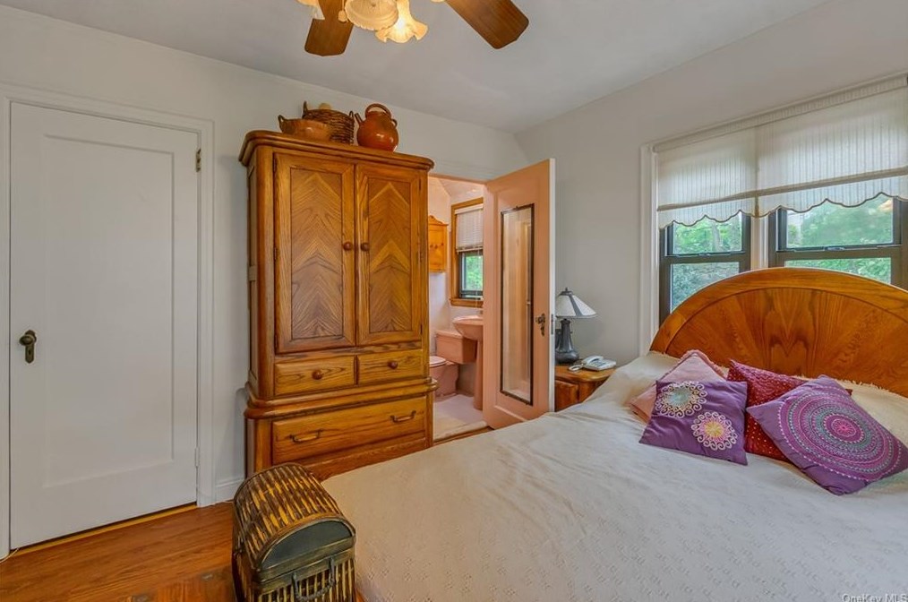 25 Cliffside Dr, Yonkers NY 10710-3140 exterior