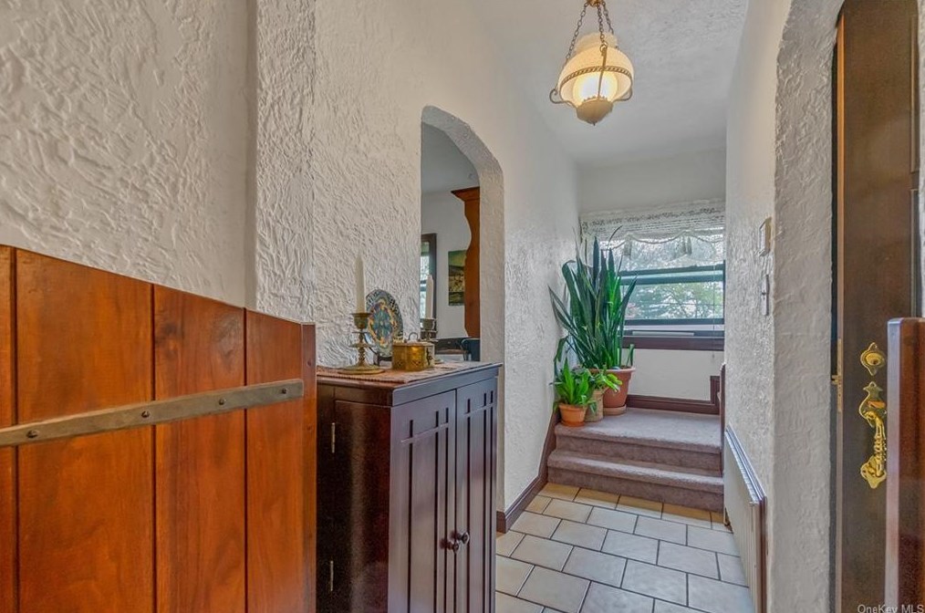 25 Cliffside Dr, Yonkers NY 10710-3140 exterior