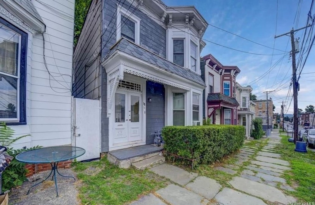 84 Carpenter Ave, Newburgh, NY 12550-4407