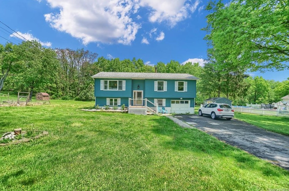 39 Blaha Ln, Bloomingburg, NY 12721-3102