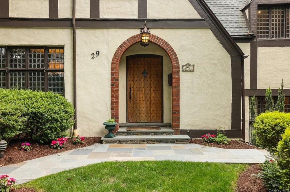 29 Club Way, Hartsdale, NY 10530