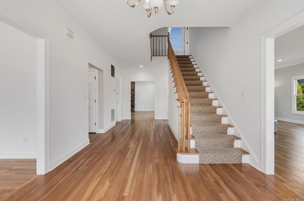 5 Prince Willow Ln, Mamaroneck, NY 10543-1023
