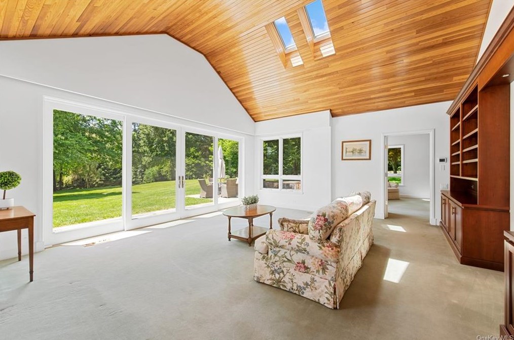 21 Logan Ln, Katonah NY  10536-3246 exterior