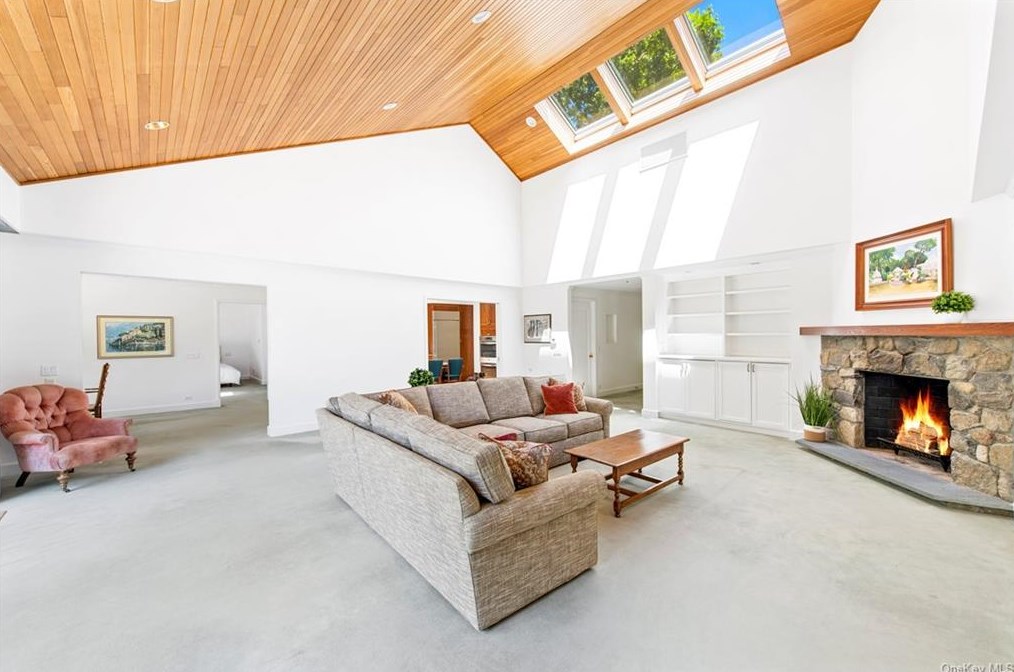 21 Logan Ln, Katonah NY  10536-3246 exterior