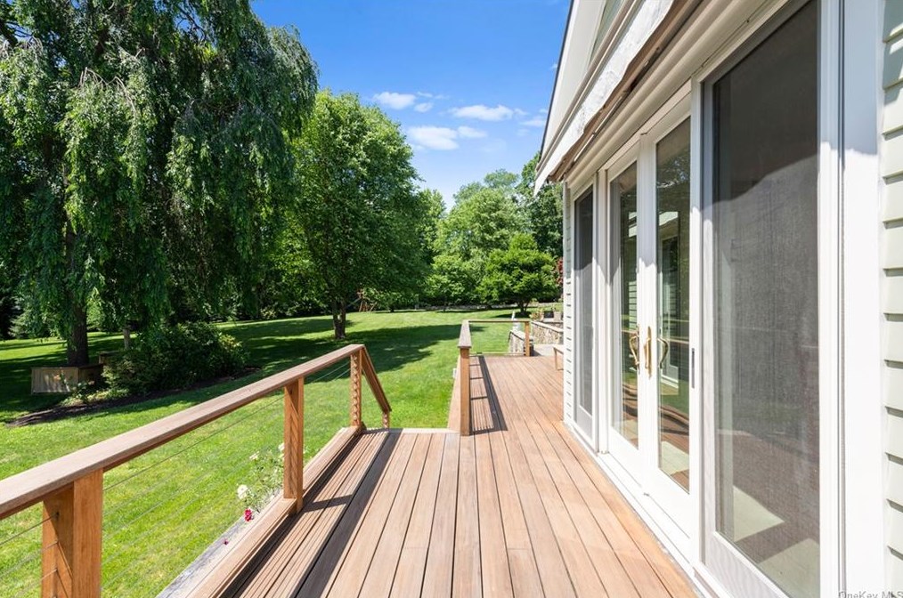 21 Logan Ln, Katonah NY  10536-3246 exterior