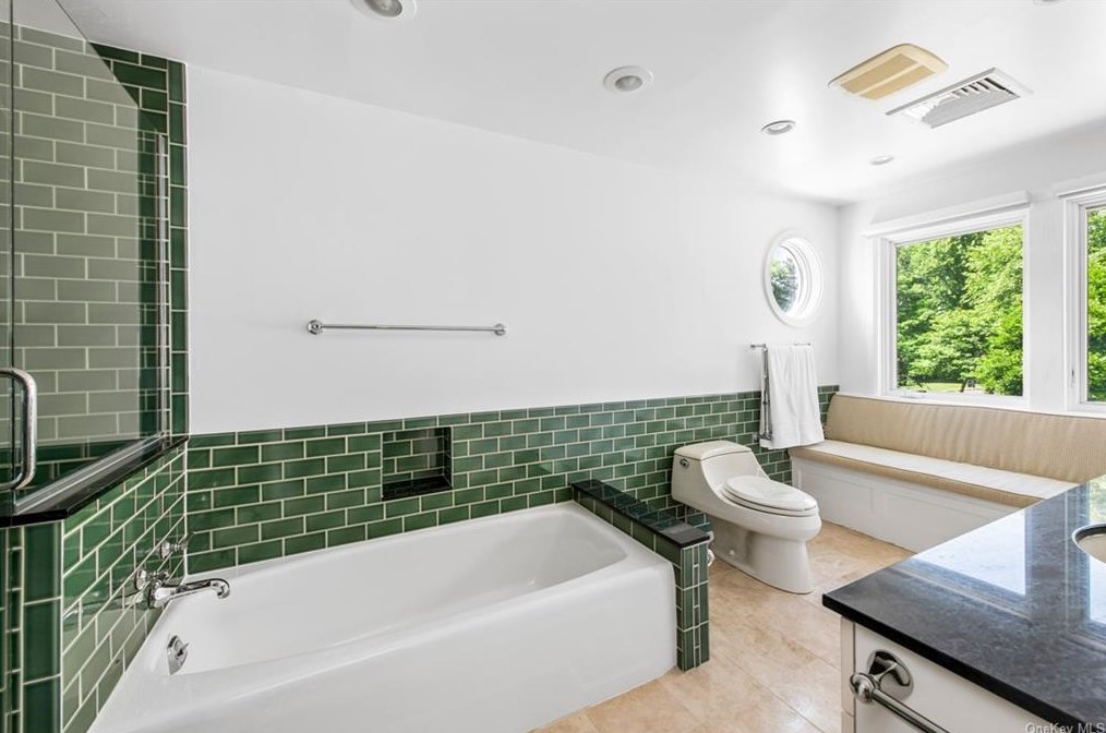 21 Logan Ln, Katonah NY  10536-3246 exterior