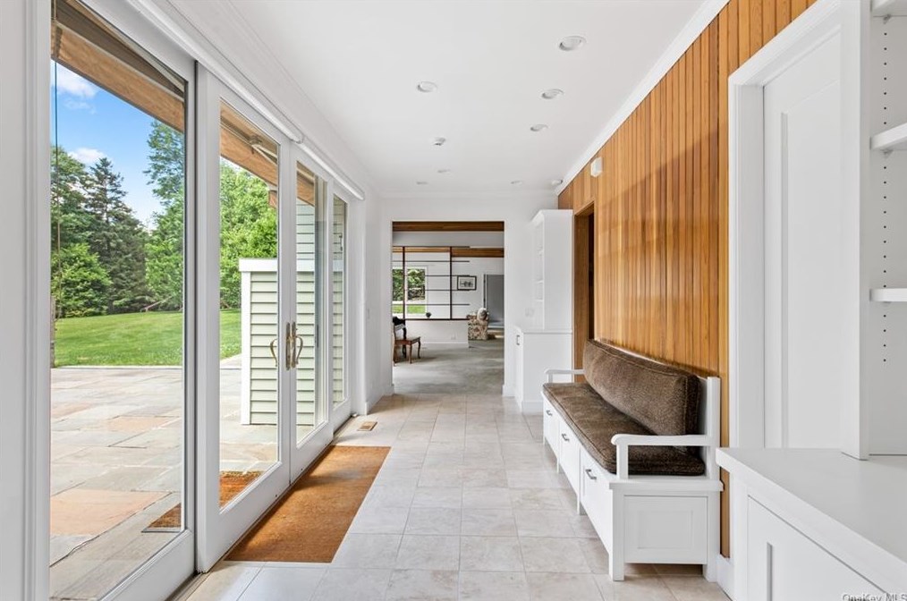 21 Logan Ln, Katonah NY  10536-3246 exterior